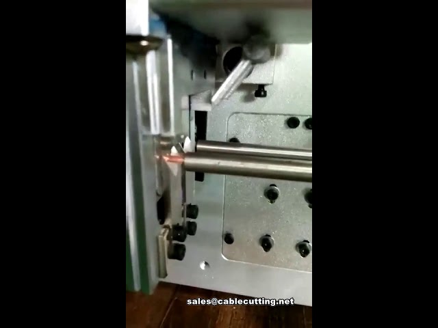 Machine automatique de coupe et dénudage de fils de cuivre