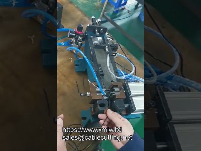 WPM 330 - Machine à Dénuder Pneumatique Haute Performance pour Câbles Carrés de Grande Section