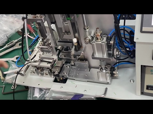 Machine semi-automatique multifonction pour souder et dénuder les câbles USB