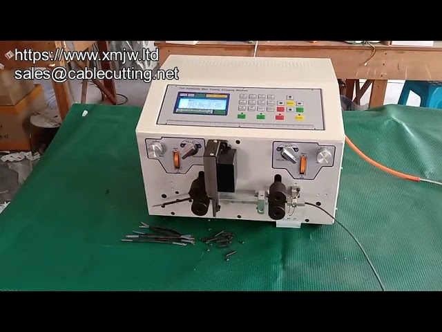 Machine automatique de coupe et dénudage de câble à gaine plate 2 couches pour bobinage moteur électrique
