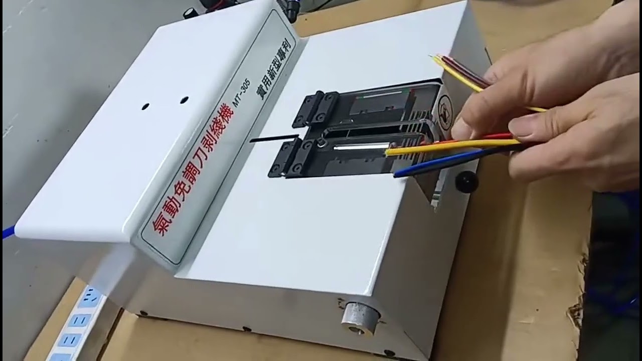 Machine à dénuder pneumatique pratique avec lame non réglable