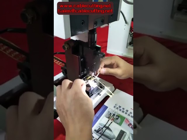 Machine à dénuder automatique YHT-2 avec écran tactile - Pour câbles ronds 3-13mm - Dénudage, pelage et coupe automatiques