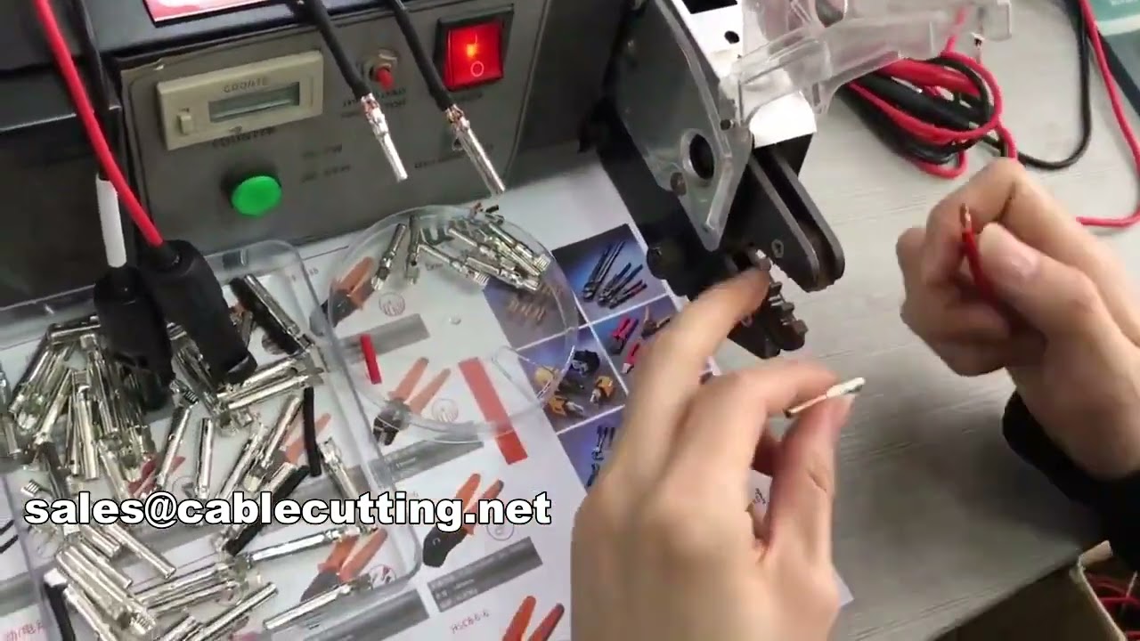 Machine à sertir les bornes électriques : polyvalence et outils de sertissage adaptés