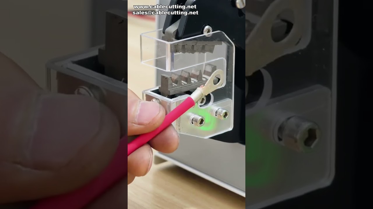 Machine de sertissage de bornes électrique puissante et polyvalente