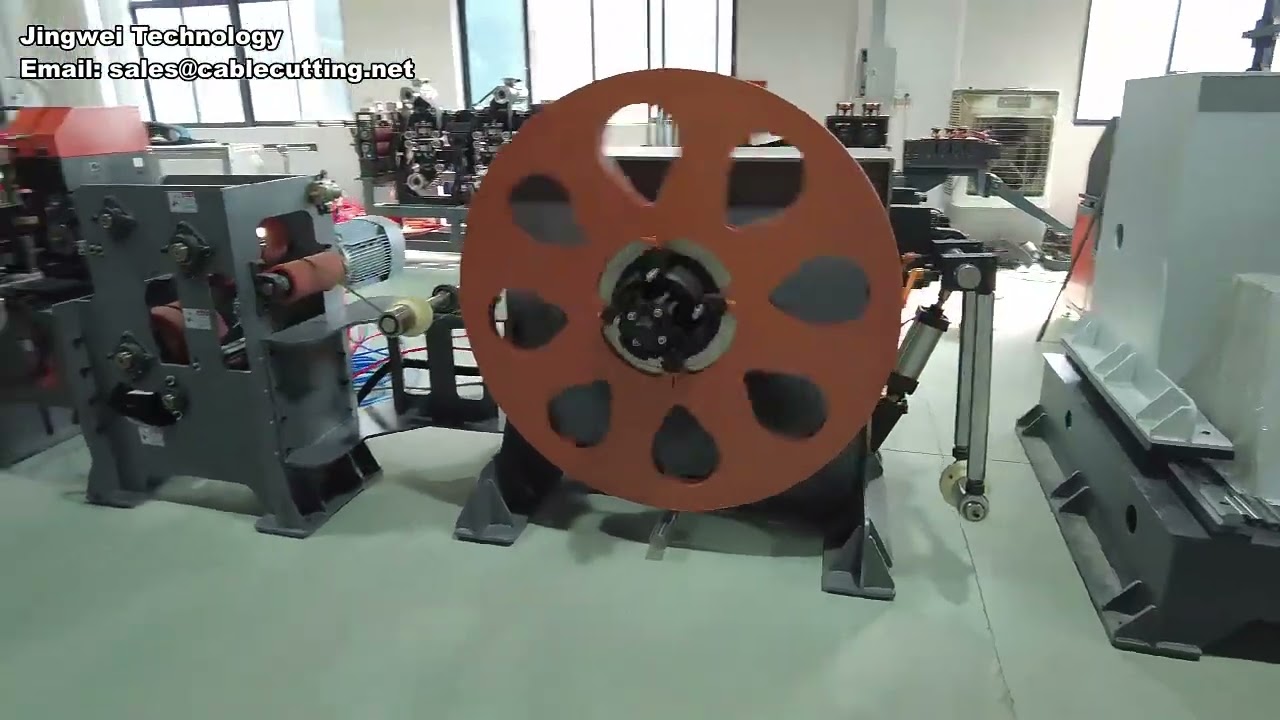 Machine de formage automatique de pieds de support - Haute précision et rapidité
