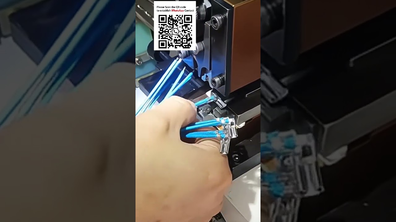 Machine de sertissage de cosses à drapeau avec matrices sur mesure