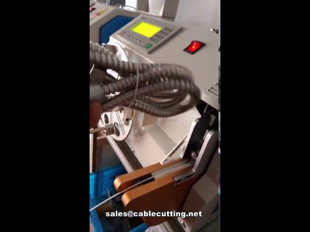 Machine d'enroulement et de ligature pour conduits flexibles d'eau