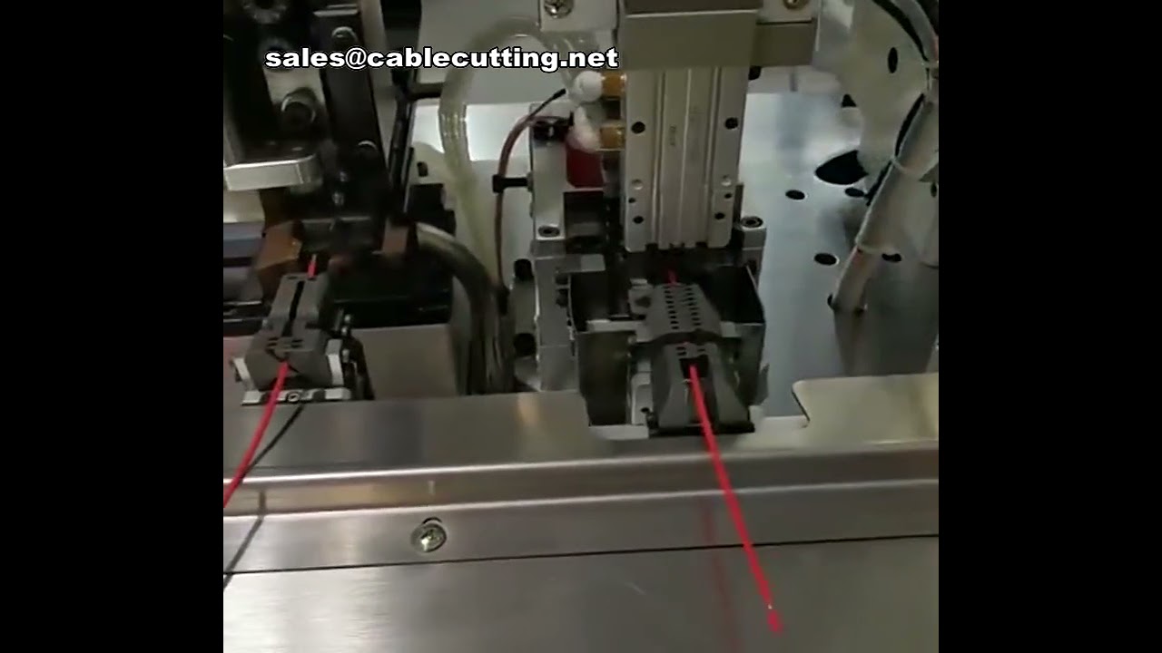 Machine entièrement automatique multifonction pour sertissage de cosses et gaine thermorétractable