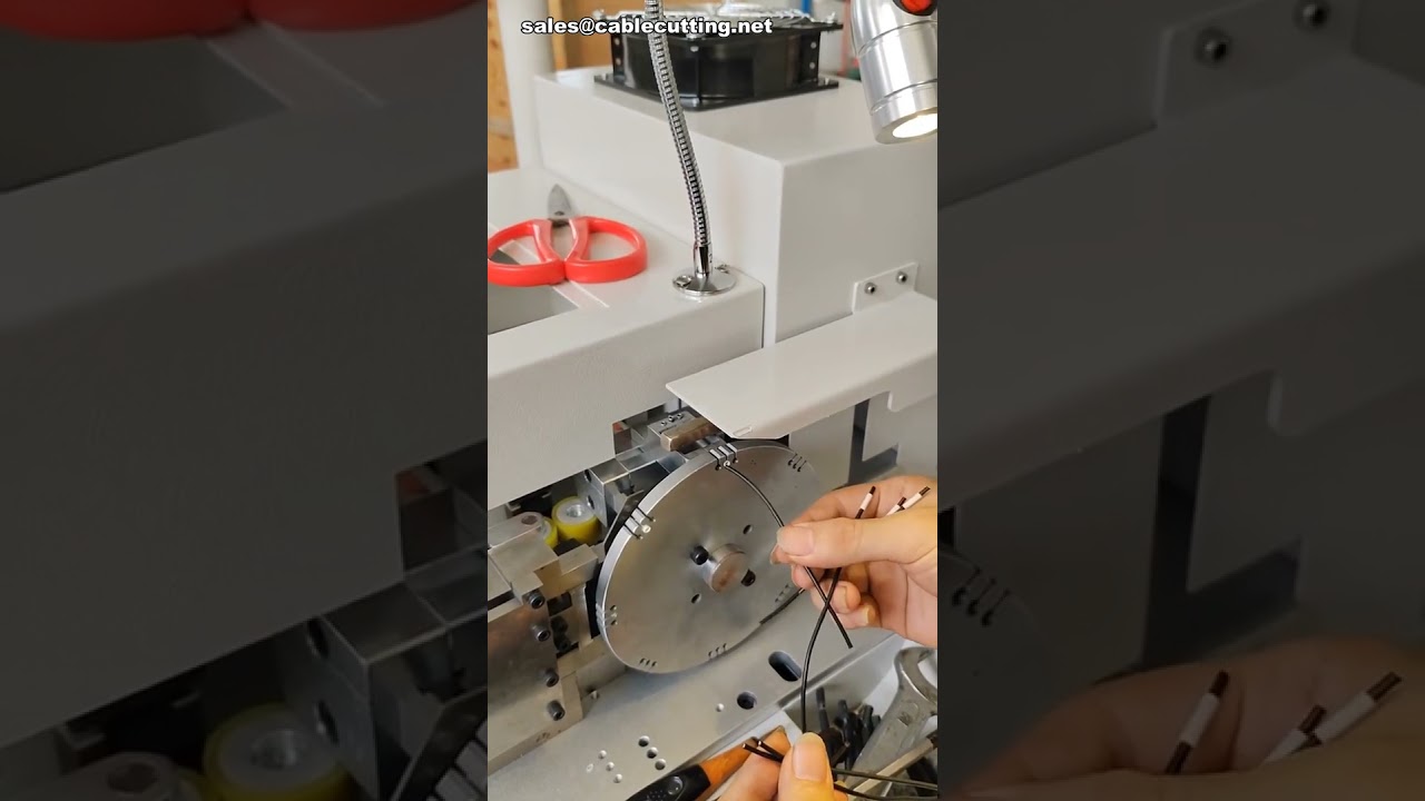 Réglage d'une machine automatique d'insertion et de chauffage de gaine thermorétractable en usine #usine #machine #bricolage