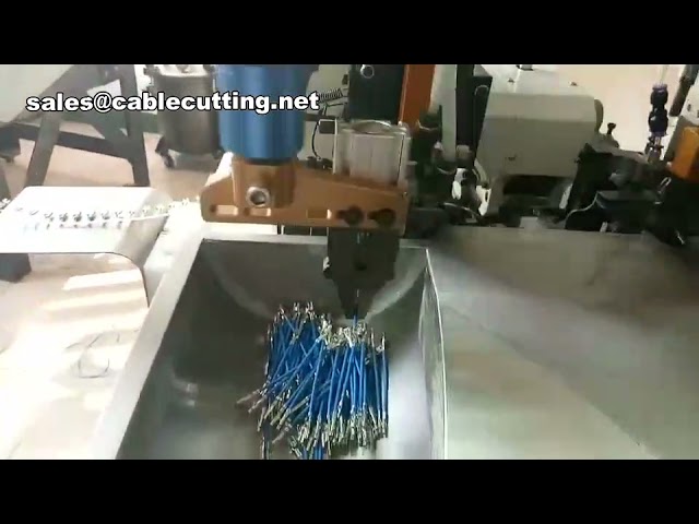Machine à sertir les câbles double tête – Coupe, dénudage et sertissage de bornes filaires