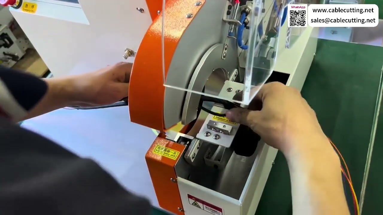 Machine automatique d'enrubannage et de cerclage de faisceaux de câbles - Opérations à haut débit