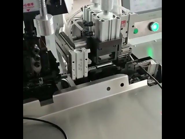 Machine multifonctionnelle de dénudage, enroulage, coupe, toronnage, torsion et sertissage automatiques de câbles