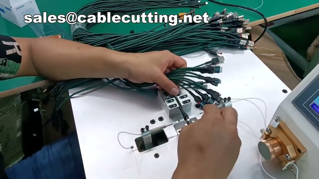 Machine à coller entièrement électrique pour connecteurs USB