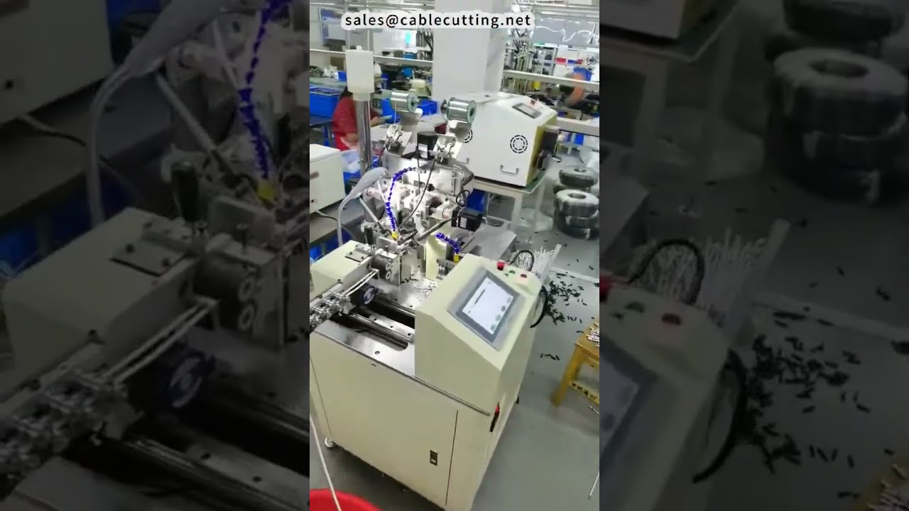Machine à souder automatique pour fiches DC : coupe, dénude, tord, soude et étame - Économise 4 ouvriers #usine