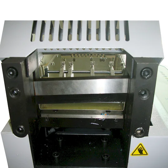 Machine Automatique de Coupe de Fermeture Éclair Haute Vitesse WPM-850 Thumb